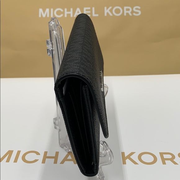 MICHAEL KORS JET SET TRAVEL LG TRIFOLD BLACK - Picture 13 of 16